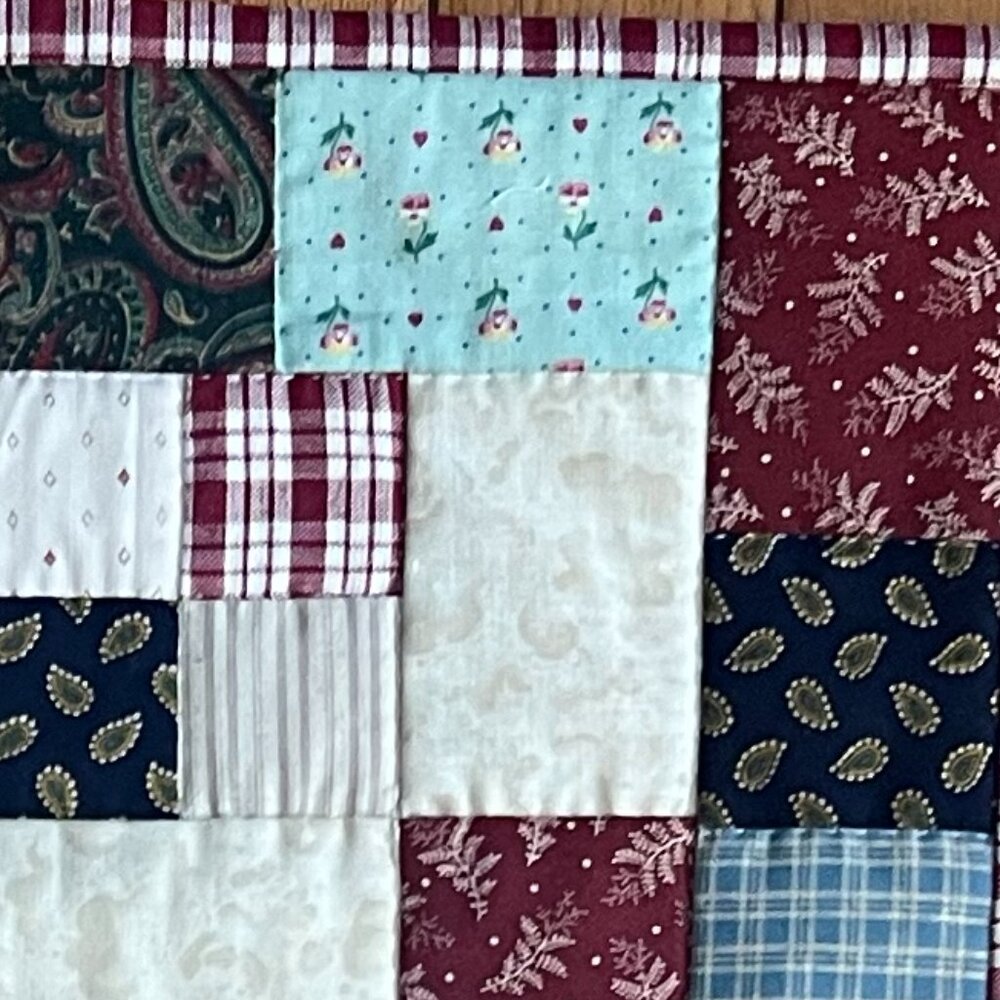 Handmade Hand Stitched Patchwork Quilt Table Topper / Wall Hanging Handcrafted - Picture 9 of 14